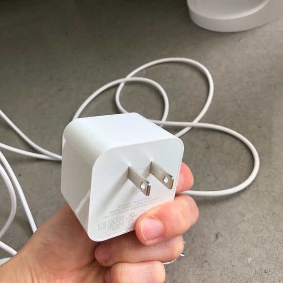 EUC: Amazon Echo Look Styling Assistant - Picture 8 of 11